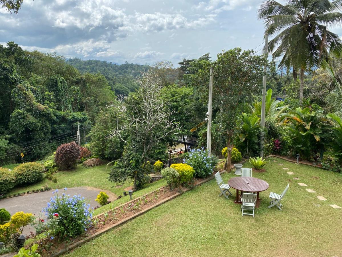 Villa Nilmalee กัมโปลา ภายนอก รูปภาพ