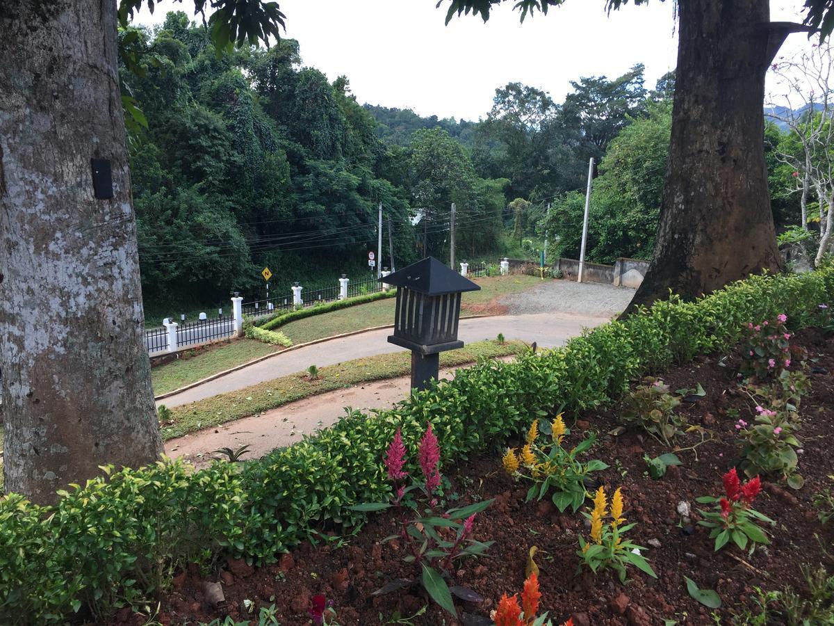 Villa Nilmalee กัมโปลา ภายนอก รูปภาพ