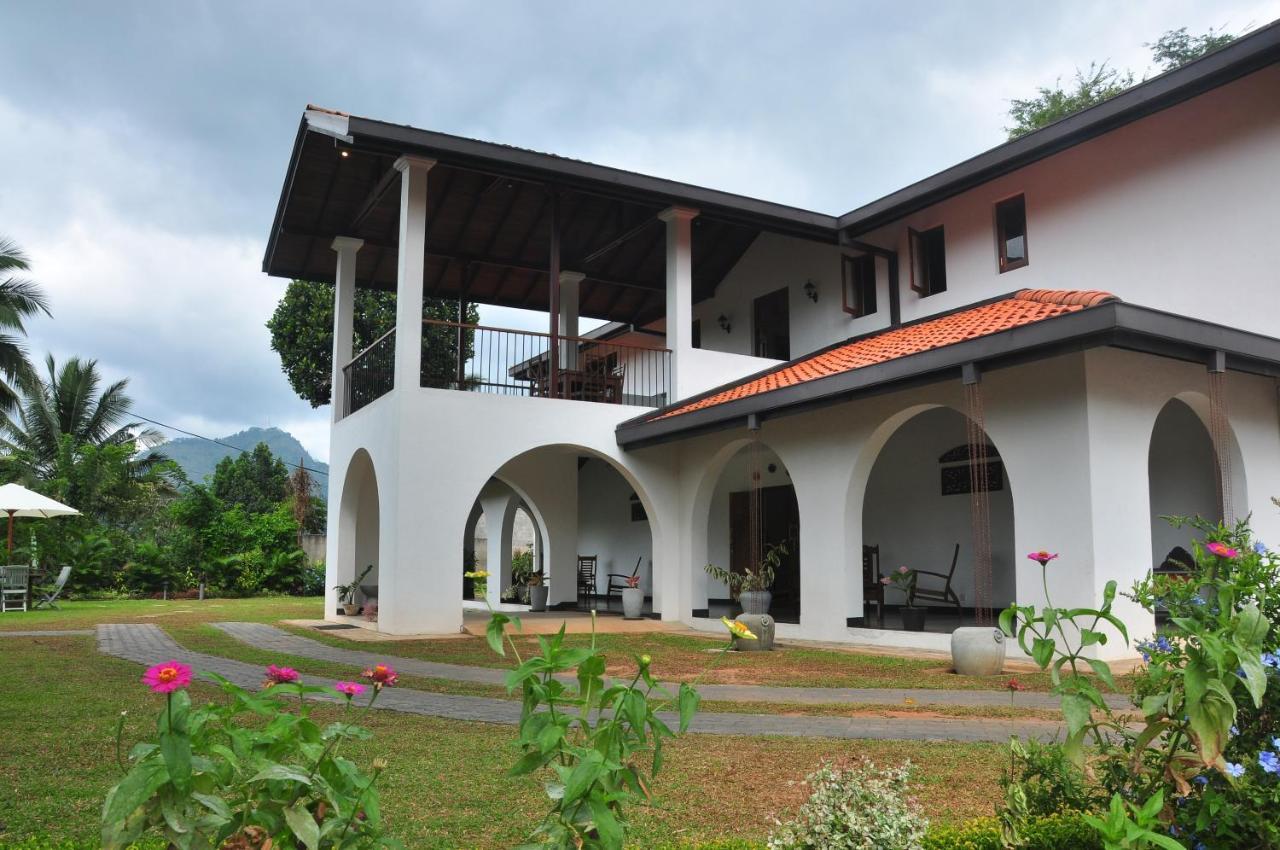 Villa Nilmalee กัมโปลา ภายนอก รูปภาพ