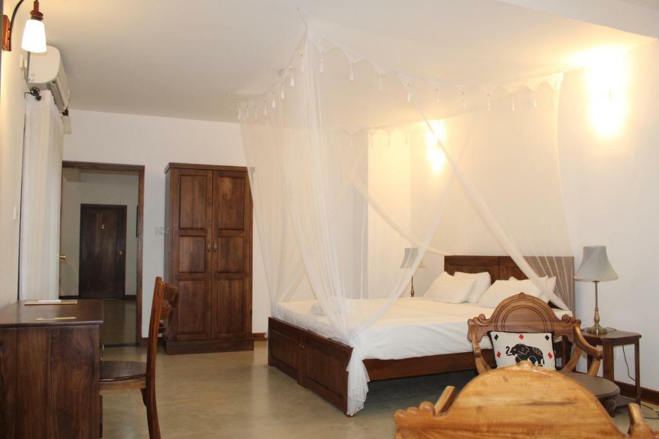 Villa Nilmalee กัมโปลา ภายนอก รูปภาพ
